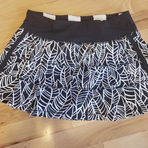 Lululemon athletica Pattern ruffle skirt sz 4